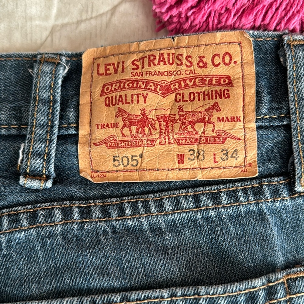 Levi’s Men’s Jeans. 505 straight fit blue denim.